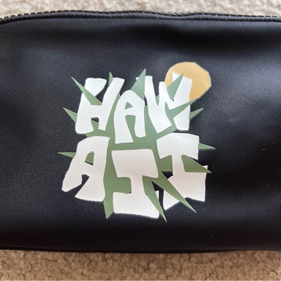 LULULEMON HAWAII EXCLUSIVE EVERYWHERE BELT BAG! ✨ - Picture 2 of 4